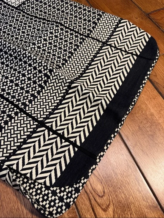 J. Crew Black and White Geo-Pattern Pencil Skirt sz. 8 - Picture 4 of 5